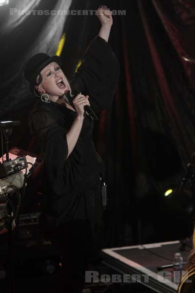 CINDY LAUPER - 2008-10-20 - PARIS - Le Bataclan - 